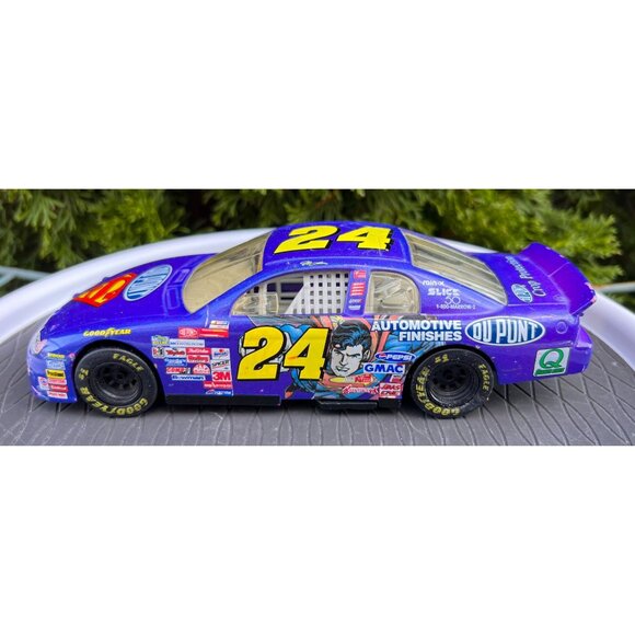 Jeff Gordon 1:24 Scale Die-Cast NASCAR Dupont Superman Car #24 Collectible Model - Picture 1 of 9